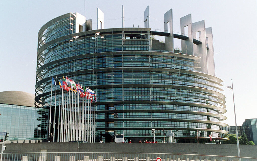 European Parliament Adopts Rules on Sustainable Investments