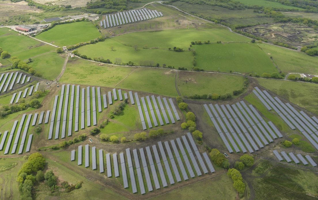 PE投資家Ara Partners社が英国の大手再生可能エネルギー企業Anesco社を買収