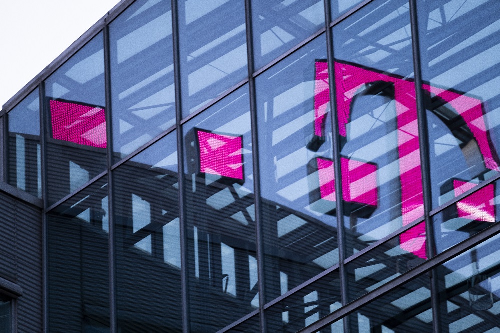 Shell, Deutsche Telekom Partner to Accelerate Net Zero Transition