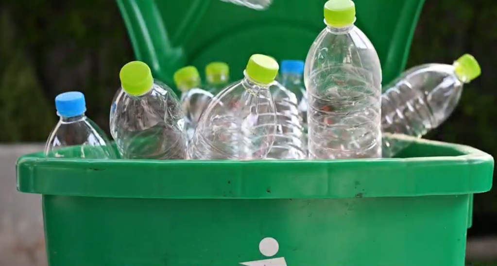 ExxonMobil 、プラスチックを原材料に戻す50万トンの高度なリサイクル能力を構築