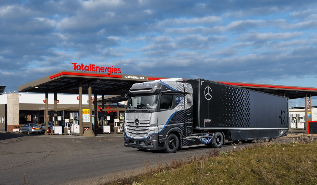 Daimler Truck, TotalEnergies Partner on Hydrogen Ecosystem for Heavy Duty Trucks