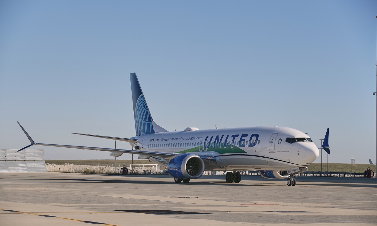 United Airlines、100%持続可能な航空燃料で動くエンジンを搭載した初の旅客便に成功