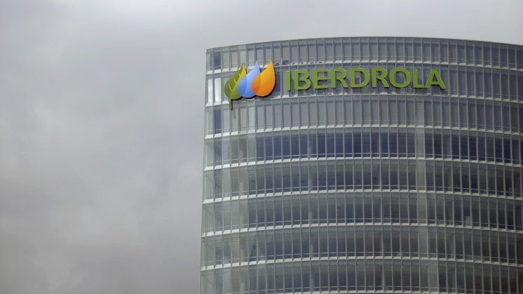 Iberdrola Signs $550 Million Green Loan with EIB to Fund Wind & Solar Projects