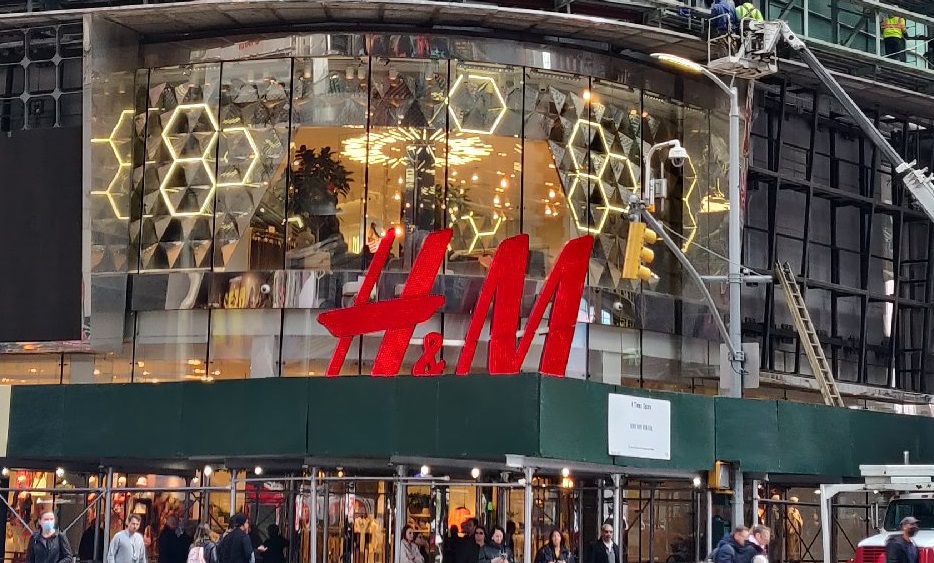 H&M to Remove Sustainability Labels from Products Following Investigation by Regulator