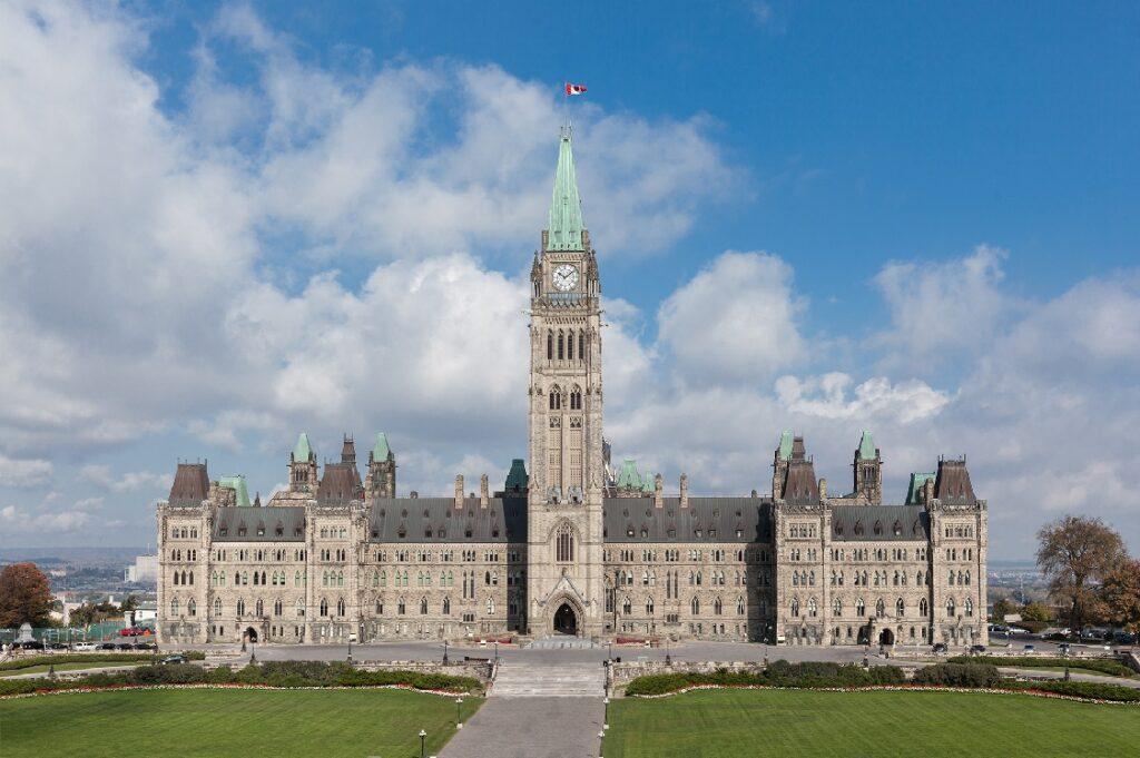 Government of Canada to Require Suppliers to Disclose Emissions, Set GHG Reduction Targets