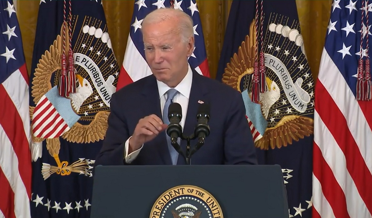Biden Launches $12 Billion Finance Package for Automakers to Convert Factories to Produce EVs